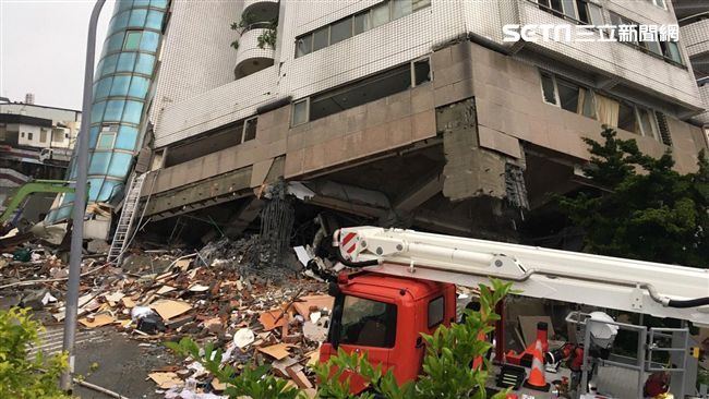 雲門大樓再傾斜15度　搜救人員撤出