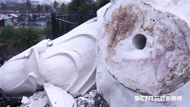 南濱公園觀音像不敵強震　斷裂倒地