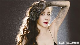 蕭薔,慈善年曆（圖／蕭薔工作室提供）