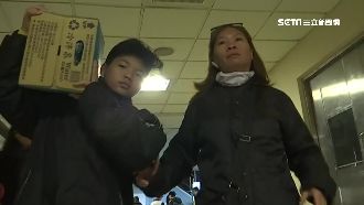 最美的風景！母子送水給災民淚奪眶