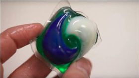 洗衣膠囊,挑戰,汰漬洗衣膠囊挑戰,誤食,紐約,Tide Pod Challenge　圖／翻攝自推特