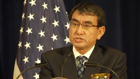 １６：９
日本外務大臣河野太郎應對北韓威脅，日本外務大臣河野太郎17日於華府呼應美國的立場，他呼籲中國採取具體作法，改變北韓的行為。中央社記者鄭崇生華盛頓攝 106年8月18日