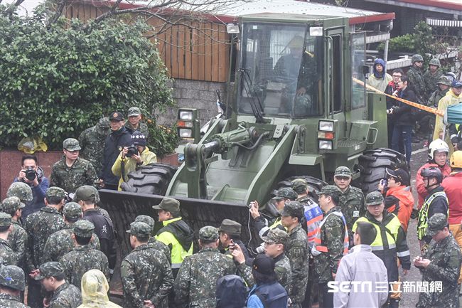 「爸，我在家等你」軍眷看救災惹人淚