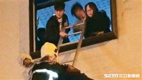 花蓮,救災,統帥大飯店,熱心女住客背中風老先生到窗外獲救。（圖／記者馮珮汶攝）