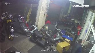 花蓮驚天一震！機車行數十台機車全趴