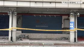 花蓮舊遠東百貨鋼筋外露恐倒塌／記者馮珮汶攝影