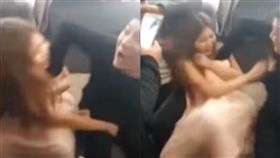 伸伴娘禮服攪奶！淫笑男遭掐蛋反擊　變「龜兒子」落寞逃跑
圖／翻攝自YOUTUBE