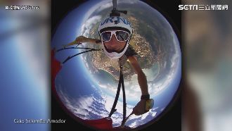戴著全景相機跳傘　彷彿看到整顆地球