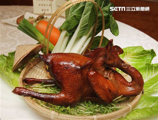 老母雞也有春天傳承與創新，老母雞實用料理大賽開跑囉。（記者邱榮吉/攝影）