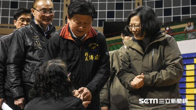 花蓮與災民吃晚餐　蔡英文猛虧傅崐萁