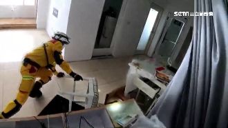 傾斜大樓內搜救多難？直擊片帶你體驗