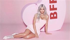 金卡戴珊，美國名媛，香水（翻攝自kimkardashian IG）