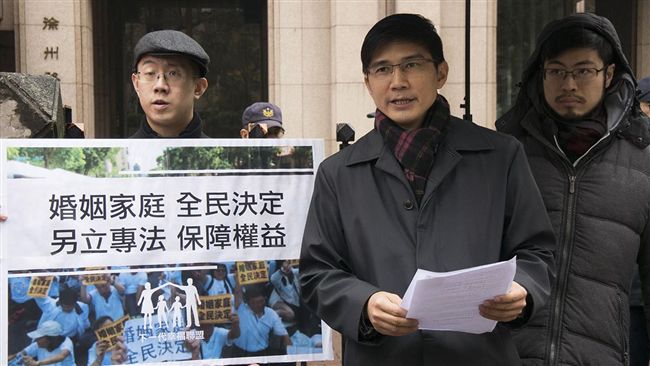 「同婚專法」公投　連署書送至中選會