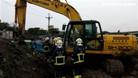 挖土機,怪手,鏟頭,身首分離,拾荒,砂石場,五股