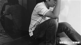 焦慮,沮喪,哭泣,難過,憂鬱,傷心,頭痛,壓力（圖／記者馮珮汶攝）