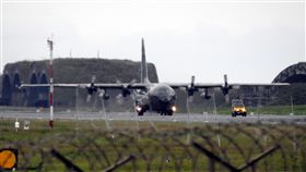 新加坡C-130軍機運送物資到花蓮機場（圖／翻攝畫面）