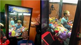 娃娃機,男童,美國,佛羅里達州,特斯維爾,消防員,取物口　圖／翻攝自臉書