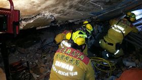 花蓮特搜隊目前在203房，往201房破壞。雲翠,雲門翠堤,漂亮旅社,地震,花蓮（圖／翻攝畫面）