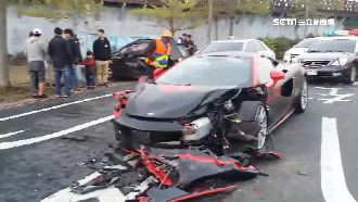 千萬麥拉倫高速過彎　釀6車連環撞