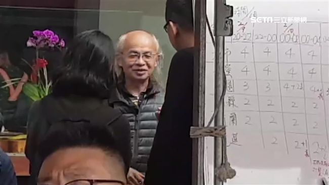 不改笑意！漂亮負責人遭控改逃生出口