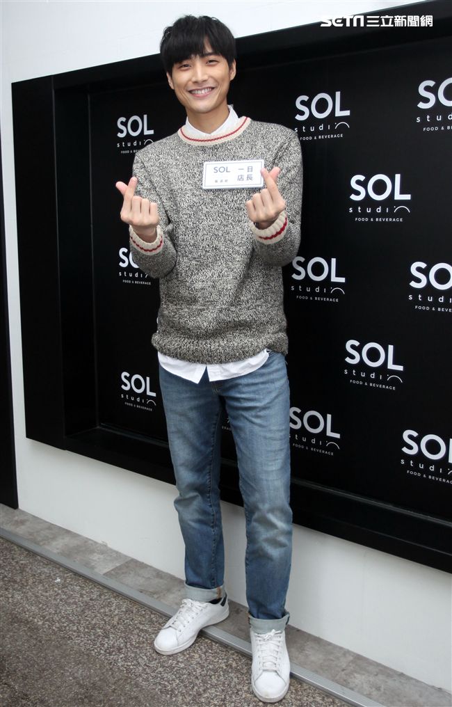 陳彥名手做地中海風味情人節套餐，搶搭暖男接班人。（記者邱榮吉/攝影）