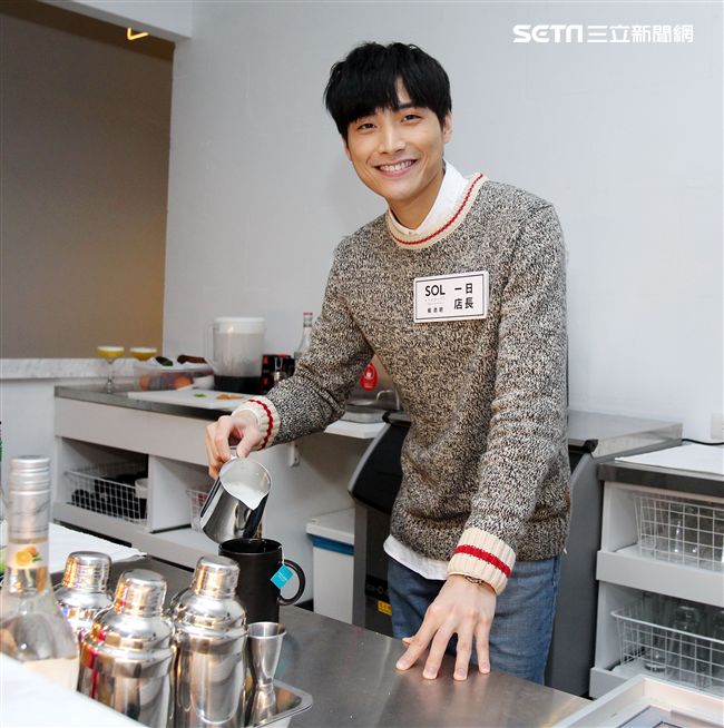 陳彥名手做地中海風味情人節套餐，搶搭暖男接班人。（記者邱榮吉/攝影）