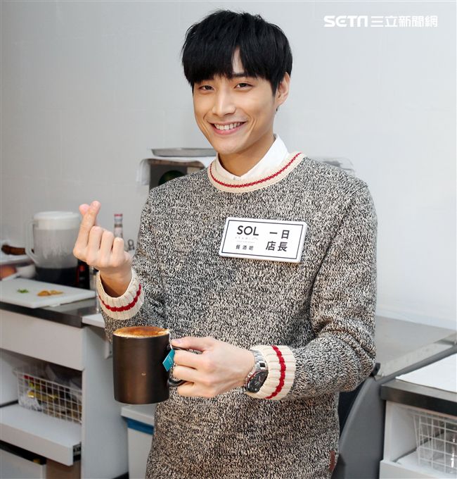 陳彥名手做地中海風味情人節套餐，搶搭暖男接班人。（記者邱榮吉/攝影）