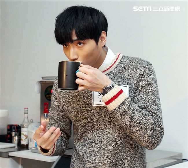 陳彥名手做地中海風味情人節套餐，搶搭暖男接班人。（記者邱榮吉/攝影）