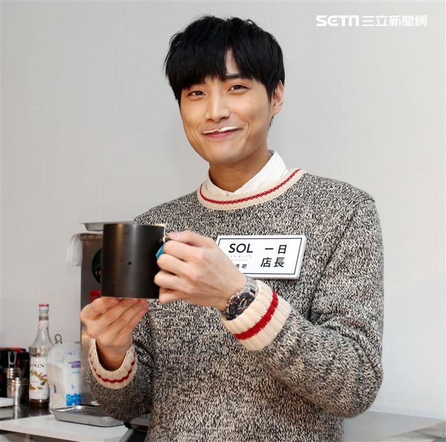 陳彥名手做地中海風味情人節套餐，搶搭暖男接班人。（記者邱榮吉/攝影）