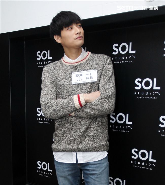 陳彥名手做地中海風味情人節套餐，搶搭暖男接班人。（記者邱榮吉/攝影）