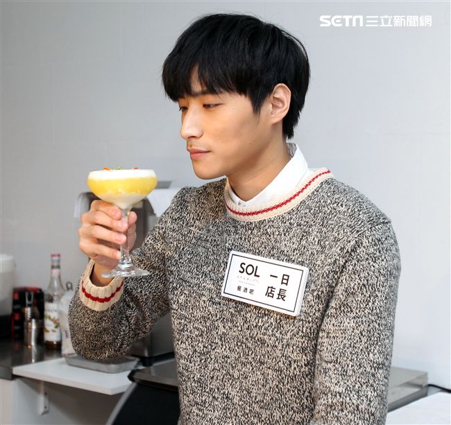 陳彥名手做地中海風味情人節套餐，搶搭暖男接班人。（記者邱榮吉/攝影）