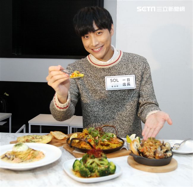 陳彥名手做地中海風味情人節套餐，搶搭暖男接班人。（記者邱榮吉/攝影）