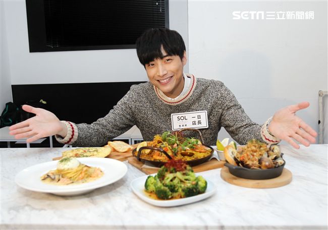 陳彥名手做地中海風味情人節套餐，搶搭暖男接班人。（記者邱榮吉/攝影）