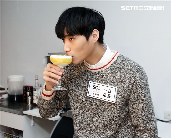 陳彥名手做地中海風味情人節套餐，搶搭暖男接班人。（記者邱榮吉/攝影）