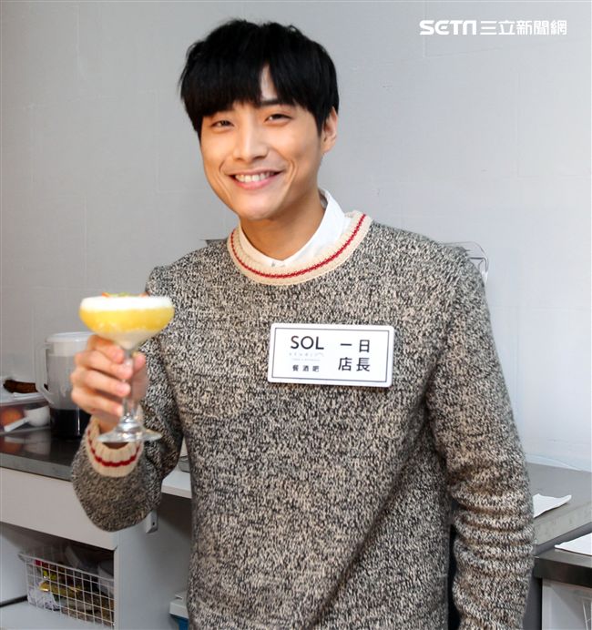 陳彥名手做地中海風味情人節套餐，搶搭暖男接班人。（記者邱榮吉/攝影）