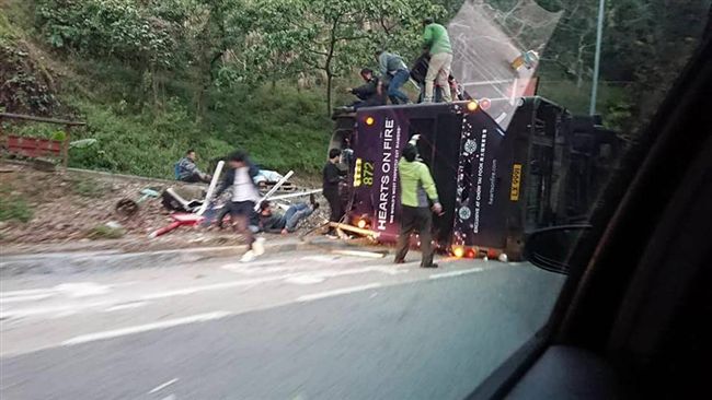 香港雙層巴士翻車　釀19人當場死亡