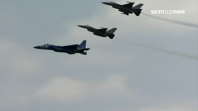 新加坡空軍慶50周年　各國戰機較勁