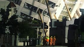 花蓮,地震,雲門翠堤,救難人員,消防隊員,背影,英雄　圖／記者郭奕均攝影