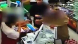 按錯密碼被鎖卡　扯男竟掌摑超商店員