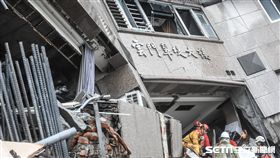 花蓮強震生死一線，雲門翠堤搜救現場。 圖／記者林敬旻攝