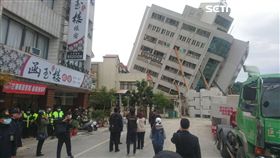 花蓮雲翠大樓（雲門翠堤）陸客5口家屬抵挖掘現場／記者游承霖攝