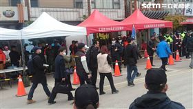 花蓮雲翠大樓（雲門翠堤）陸客5口家屬抵挖掘現場／記者游承霖攝