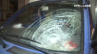 雨天開車視線差　司機撞飛闖紅燈行人