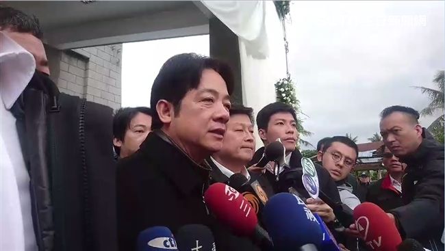 賴揆代表蔡總統　向罹難者捻香致意