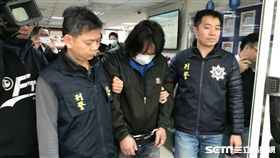 販毒集團以「衣服」為名義，進口一批乳膠枕來台，卻被海關查獲近百公斤K他命，警方循線前往台中，逮獲領貨的林姓男子，訊後依毒品罪送辦（翻攝畫面）