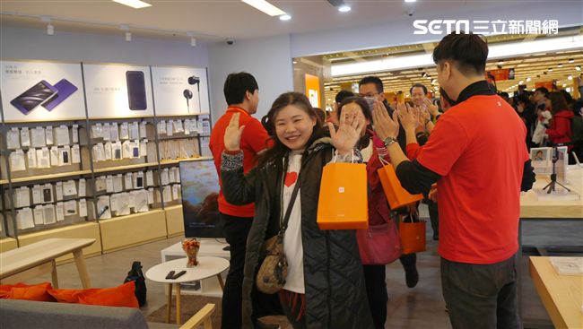 小米三創專賣店開幕　春節不打烊！