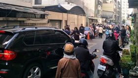 Pokemon GO,寶可夢,抓寶,巷弄,人群,擠滿

https://www.facebook.com/photo.php?fbid=10204113543035062&set=gm.1916927994992908&type=3&theater