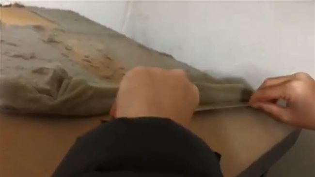 灰塵厚到像毛毯　網友驚：瞬間蕁痲疹