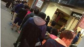 新竹梅花雞蛋糕大排長龍／批踢踢