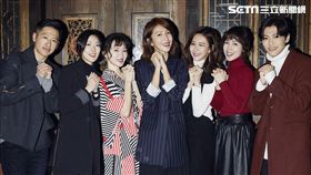 左起Ian、何夏、李杏、楊謹華、安心亞、小薰、邱宇辰出席經紀公司尾牙(圖／百鴻揚提供）